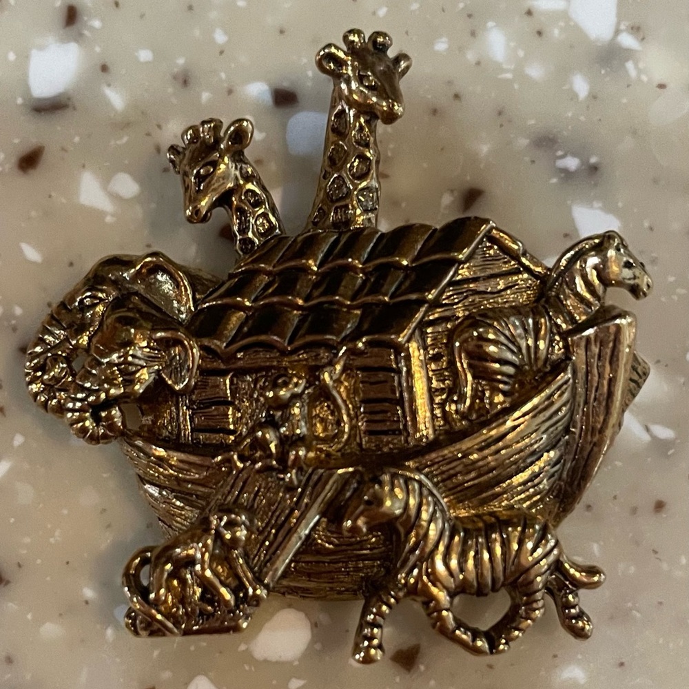Vintage Gold Tone Noah’s Arc Brooch Pin - Picture 3 of 7